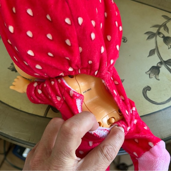 Adorable cry babies Tutti Frutti Strawberry Baby Doll - Picture 4 of 7
